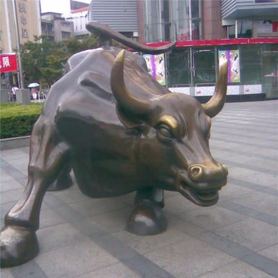 商业广场摆放大型黄铜华尔街牛雕塑