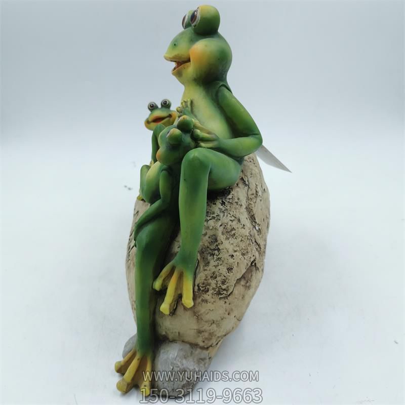 青蛙雕塑-户外两只创意玻璃钢青蛙雕塑