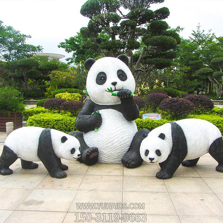 玻璃钢仿真熊猫，尺寸大小，样色样式都可定制雕塑