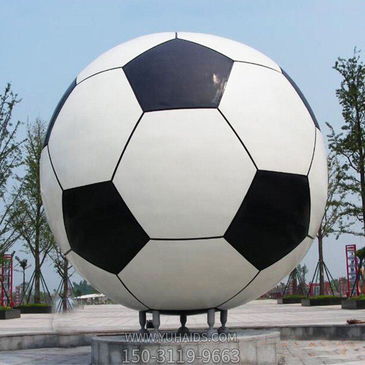 公园玻璃钢彩绘仿真大型足球水的SV池摆件雕塑