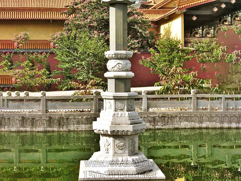 佛家寺院大殿门口摆放汉白玉石经幢雕塑