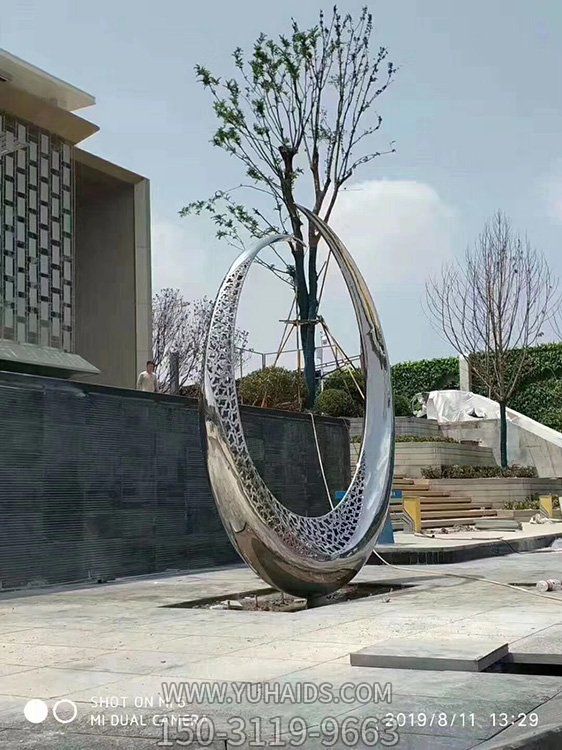 不锈钢抽象镂空镜面圆环摆件雕塑
