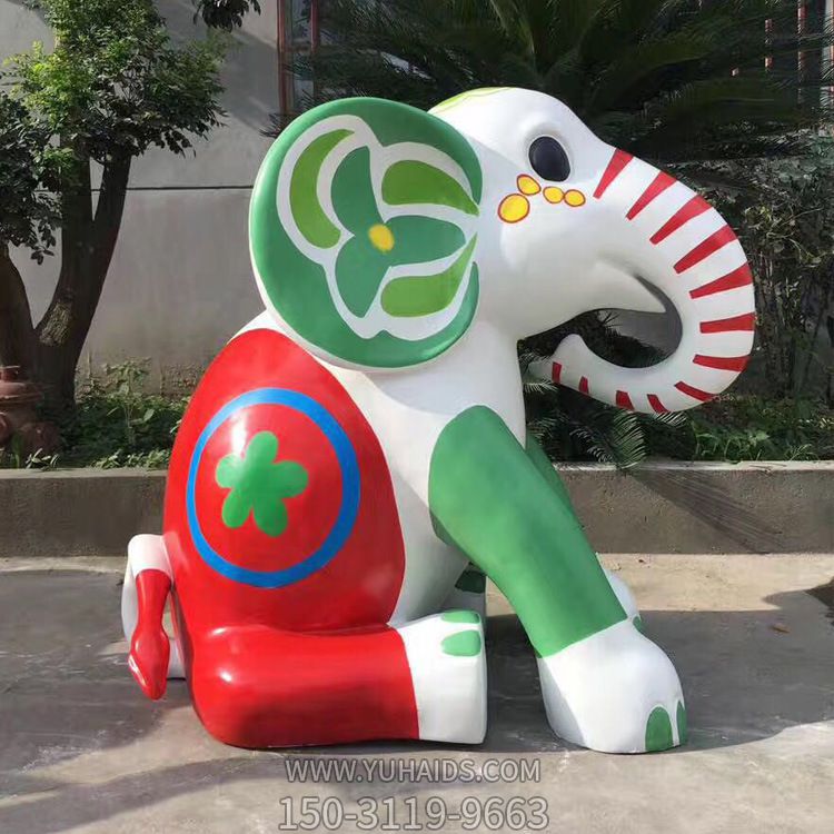 玻璃钢彩绘公园坐着的大象雕塑