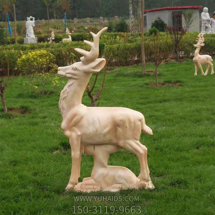 晚霞红石雕公园十二生肖动物景观雕塑
