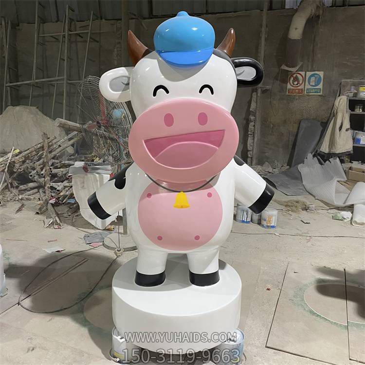 儿童乐园玻璃钢卡通奶牛雕塑