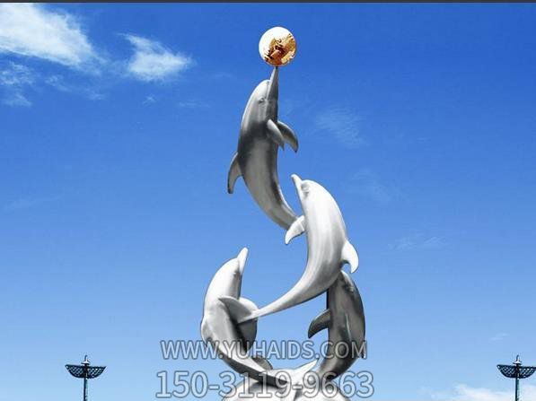 户外一群抢球的不锈钢海豚雕塑
