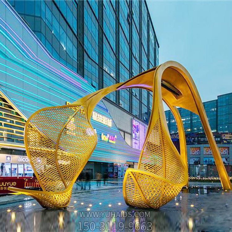 购物广场摆放大型镂空树叶造型景观雕塑