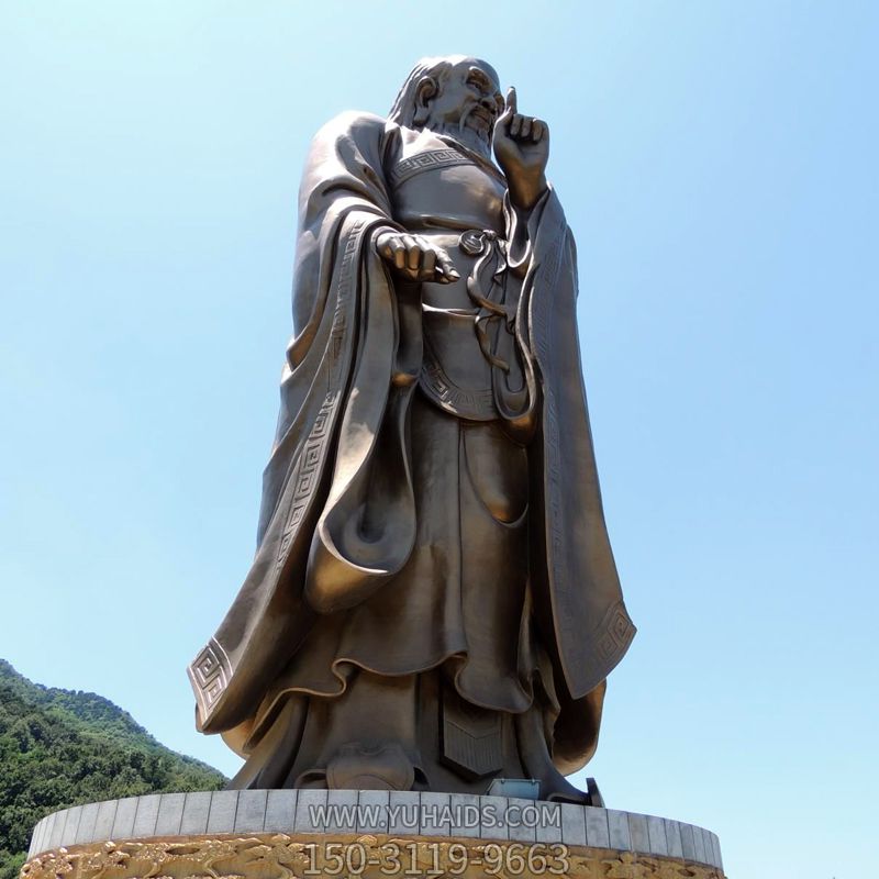 大学公园摆放春秋时思想家太清老子铸铜雕塑