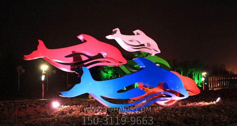 公园几只不锈钢彩色海豚雕塑