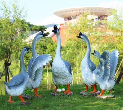 养殖场玻璃钢仿真，彩绘天鹅雕塑