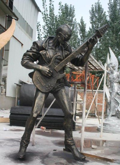 弹吉他的人物娱乐场所门口铜雕弹雕塑