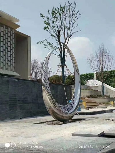 不锈钢抽象镂空镜面圆环摆件