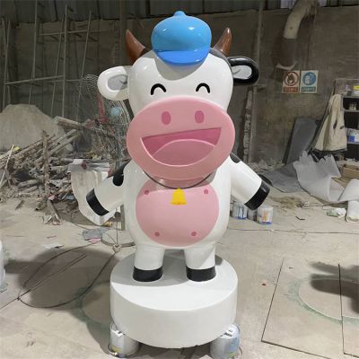 儿童乐园玻璃钢卡通奶牛雕塑