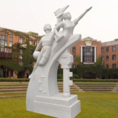 校园广场摆放汉白玉雕刻飞跃主题儿童雕像