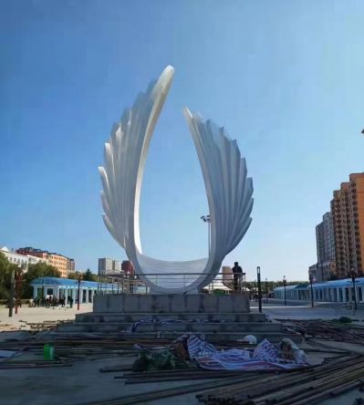 不锈钢喷漆抽象大型翅膀广场景观小品雕塑
