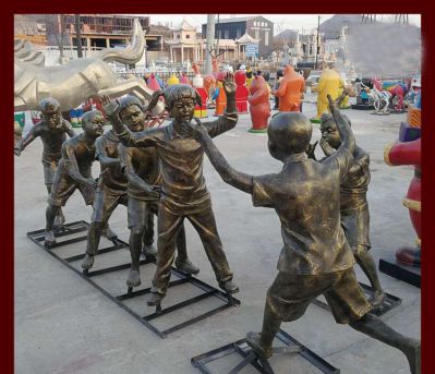 广场铜雕一群儿童玩老鹰抓小鸡雕塑