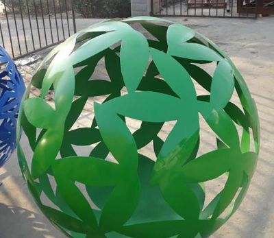 游乐园不锈钢绿色树叶球体雕塑