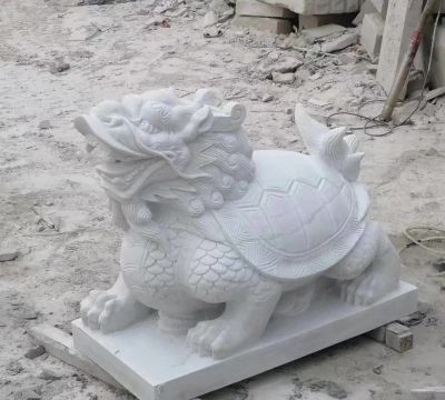 公园里摆放的行走的汉白玉石雕创意龙龟雕塑