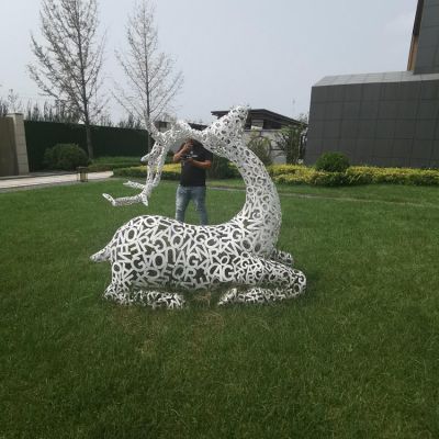 大型铁艺动物摆件公园草坪创意装饰抽象梅花鹿