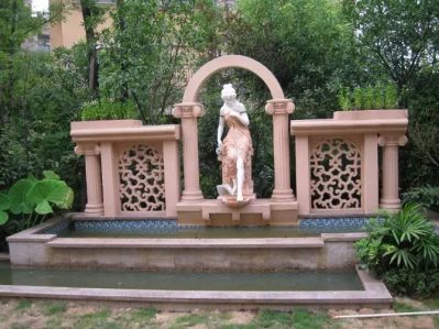 小区花园池塘造景装饰晚霞红西方美女雕像