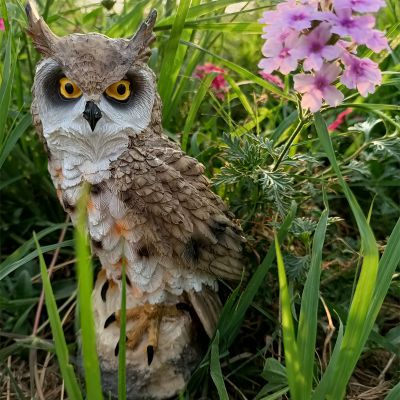 花园一只孤独的玻璃钢猫头鹰雕塑