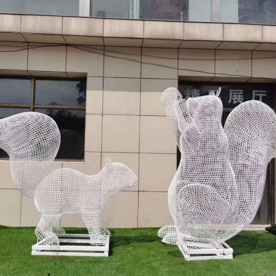 户外公园不锈钢镂空金属网格抽象动物松鼠雕塑