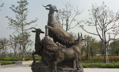 公园不锈钢仿铜户外园林大型景观三羊开泰雕塑