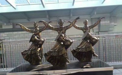 少数民族跳舞广场人物玻璃钢仿铜雕塑