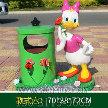 公园一只爱护环境的唐老鸭玻璃钢雕塑