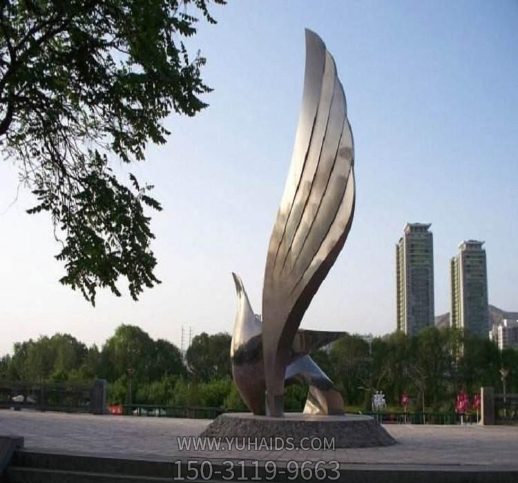 广场街边不锈钢创意切面翅膀雕塑