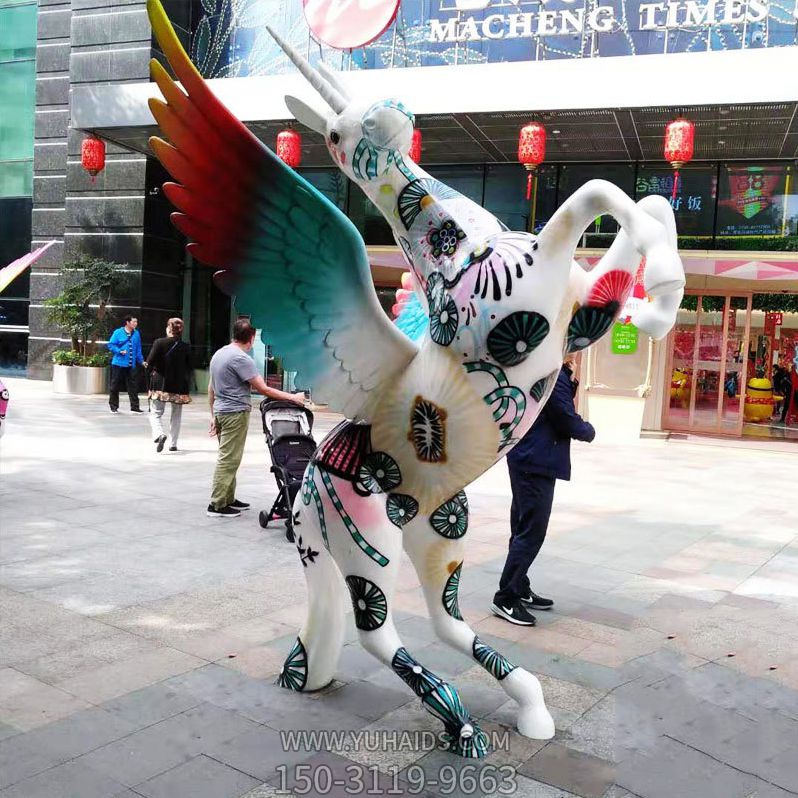 街道边摆放的起飞玻璃钢彩绘飞马雕塑