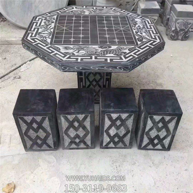 公园摆放青石雕刻下象棋棋盘石桌方凳雕塑