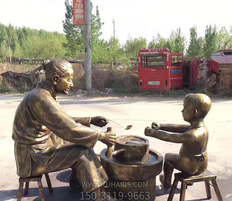 户外景区铜雕古代帮妈妈磨豆子的母子雕塑