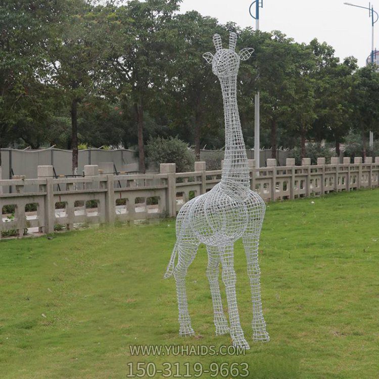 不锈钢户外大型金属拉丝镂长颈鹿雕塑
