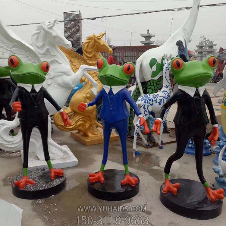 儿童乐园摆放玻璃钢卡通青蛙小品雕塑