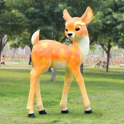 公园玻璃钢彩绘一只行走的鹿雕塑