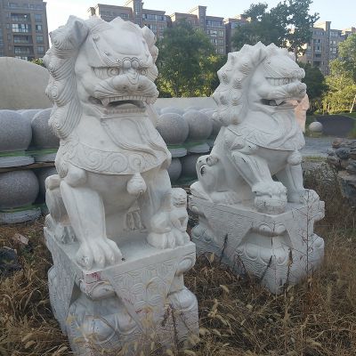 汉白玉石雕一对镇宅招财的狮子雕塑