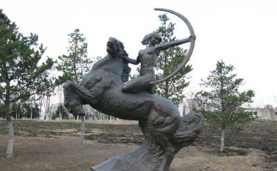 公园骑马女人射箭景观铜雕