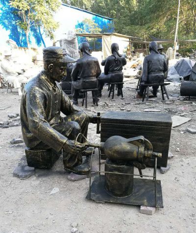 商场步行街做卖爆米花人物锻造铜雕塑