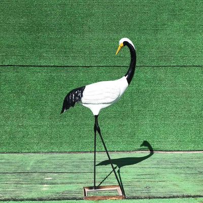 公园景区玻璃一只行走的鹤雕塑