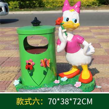 公园一只爱护环境的唐老鸭玻璃钢雕塑