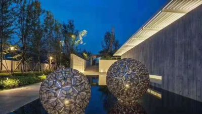 酒店温泉不锈钢照明镂空球雕塑