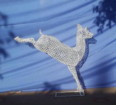 户外景区不锈钢镂空一只跳跃的鹿雕塑