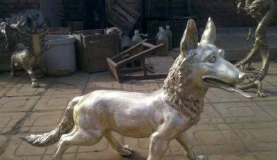 公园景区创意不锈钢一只行走的狼狗雕塑