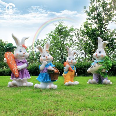 景区摆放四只玻璃钢彩绘兔子雕塑