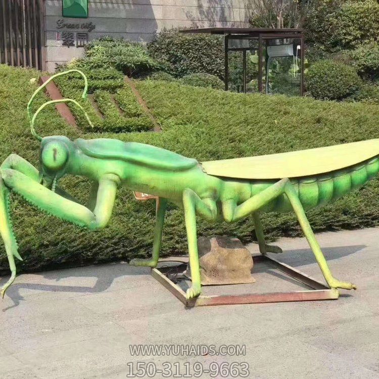 大型螳螂玻璃钢仿真雕塑