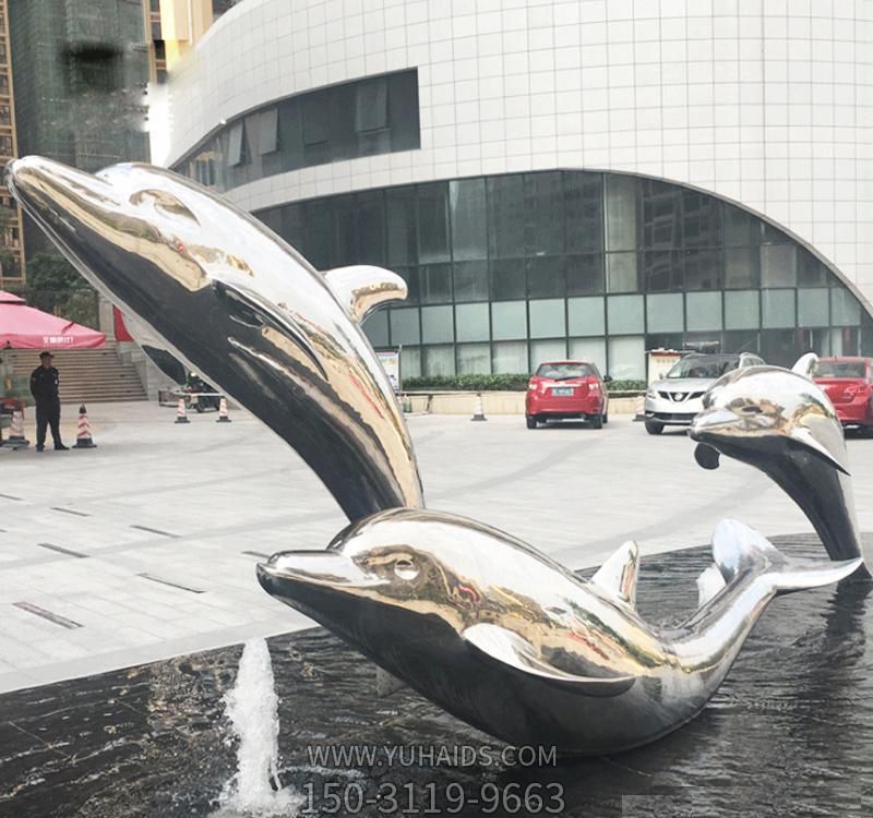 商厦门口一家三口不锈钢海豚雕塑