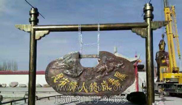 同心锁雕塑-仿古做旧创意悬挂中的同心锁雕塑