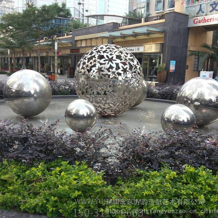 城市广场水池喷泉摆放不锈钢镂空花朵景观球雕塑