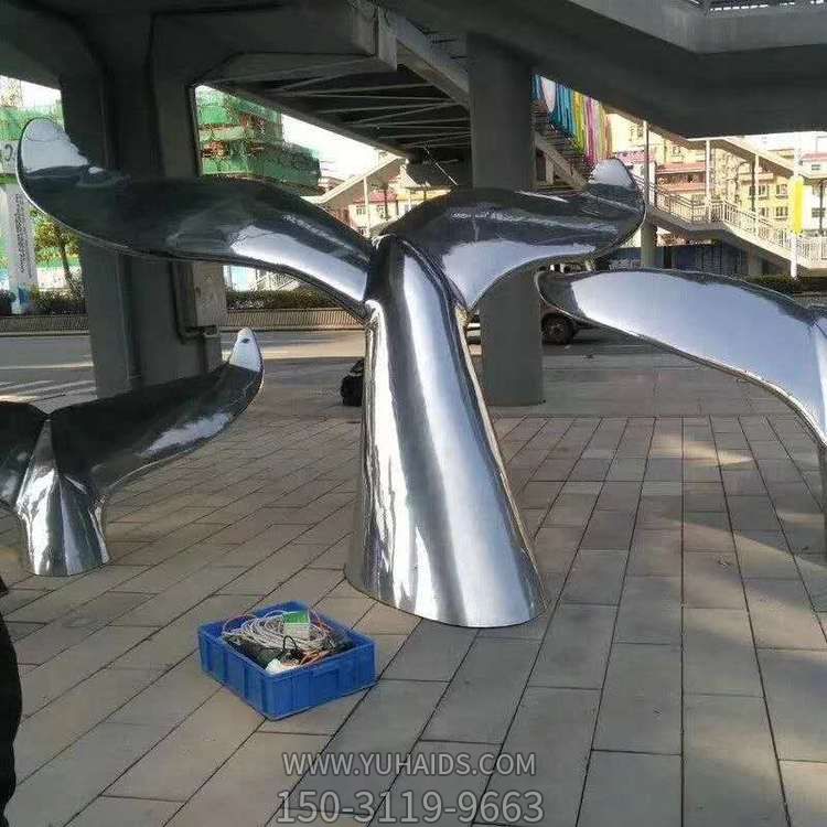 园林广场不锈钢镜面抽象鲸鱼鱼尾摆件雕塑